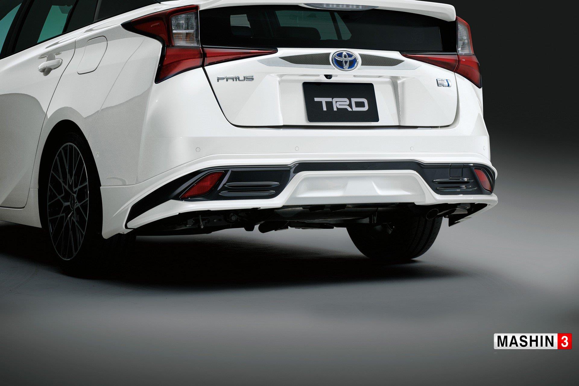 تویوتا پریوس فیس لیفت با تیونینگ TRD 